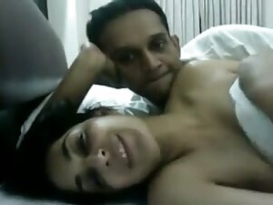 तेरा प्यार हिंदी सेक्सी पिक्चर फुल मूवी वीडियो सोफे पर बंद मरोड़ते